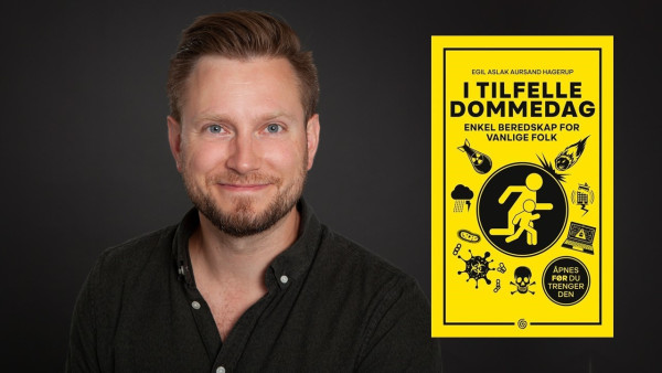Portrett av Egil Hagerup og boka I tilfelle dommedag